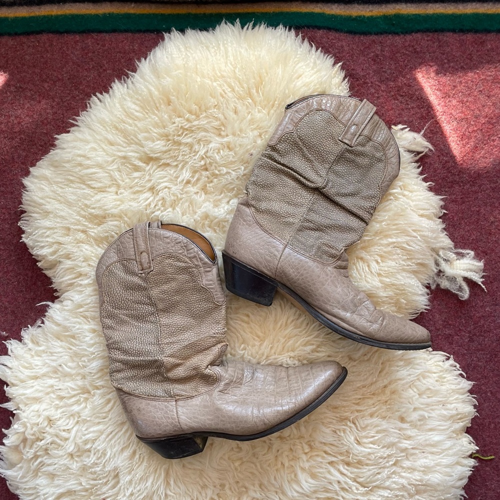 Vintage Acme Embossed leather cowboy boots neutral crocodile embossed 9.5 D